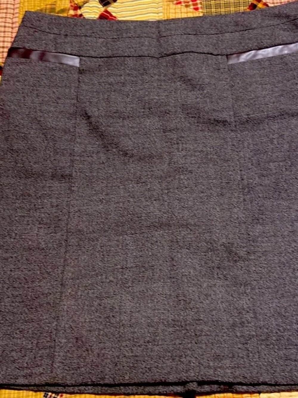 EUC AGB Women’s Gray Pencil Skirt with Faux Leather Trim Sz 10